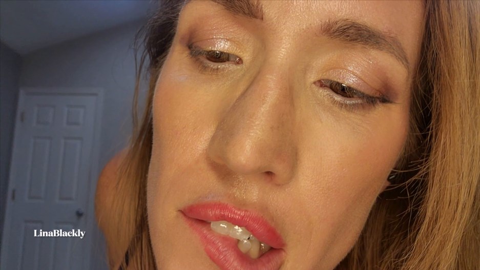 Lina Blackly – Step-Auntie Accidental Kiss Turned into Passionate Handjob